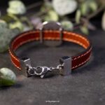 Handgemaakte bruin-leren armband met groen stainless steel kunstwerk