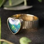 14k gouden herinneringsring van trouwringen – hart met as en gravure