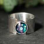 Exclusieve handgesmede zilveren ring met structuur en steen maat 19,5 Exclusieve handgesmede zilveren ring met structuur en steen maat 19,5