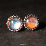 prachtige unieke handgemaakte oorknopjes bewerkte rand oranje en blauw prachtige unieke handgemaakte oorknopjes bewerkte rand oranje en blauw