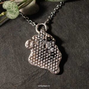 Exclusieve sterling zilveren ketting met organische hanger