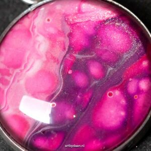 Kleurrijke stainless steel ketting met roze-paarse hanger en amethist