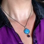 Aparte handgemaakte ketting met turquoise-paarse hanger en amethist