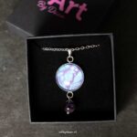 Aparte handgemaakte ketting met turquoise-paarse hanger en amethist
