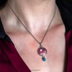 Bijzondere stainless steel ketting met bordeauxrode hanger en apatiet