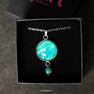 Handgemaakte stainless steel ketting met turquoise hanger en apatiet