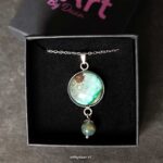 bijzondere kleurrijke ketting met fuchsia turquoise hanger en roze tijgeroog bijzondere kleurrijke ketting met fuchsia turquoise hanger en roze tijgeroog